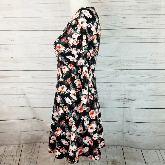 Forever 21 Floral Print Mini Skater Dress - Picture 3 of 7